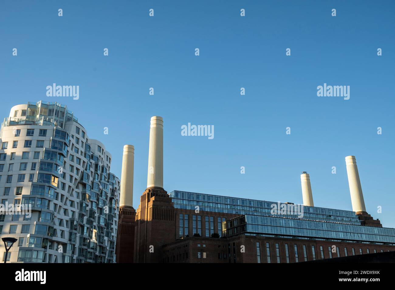 Battersea Power Station et Prospect place appartements résidentiels conçus par Frank Gehry Partners, Londres, Angleterre, Royaume-Uni Banque D'Images