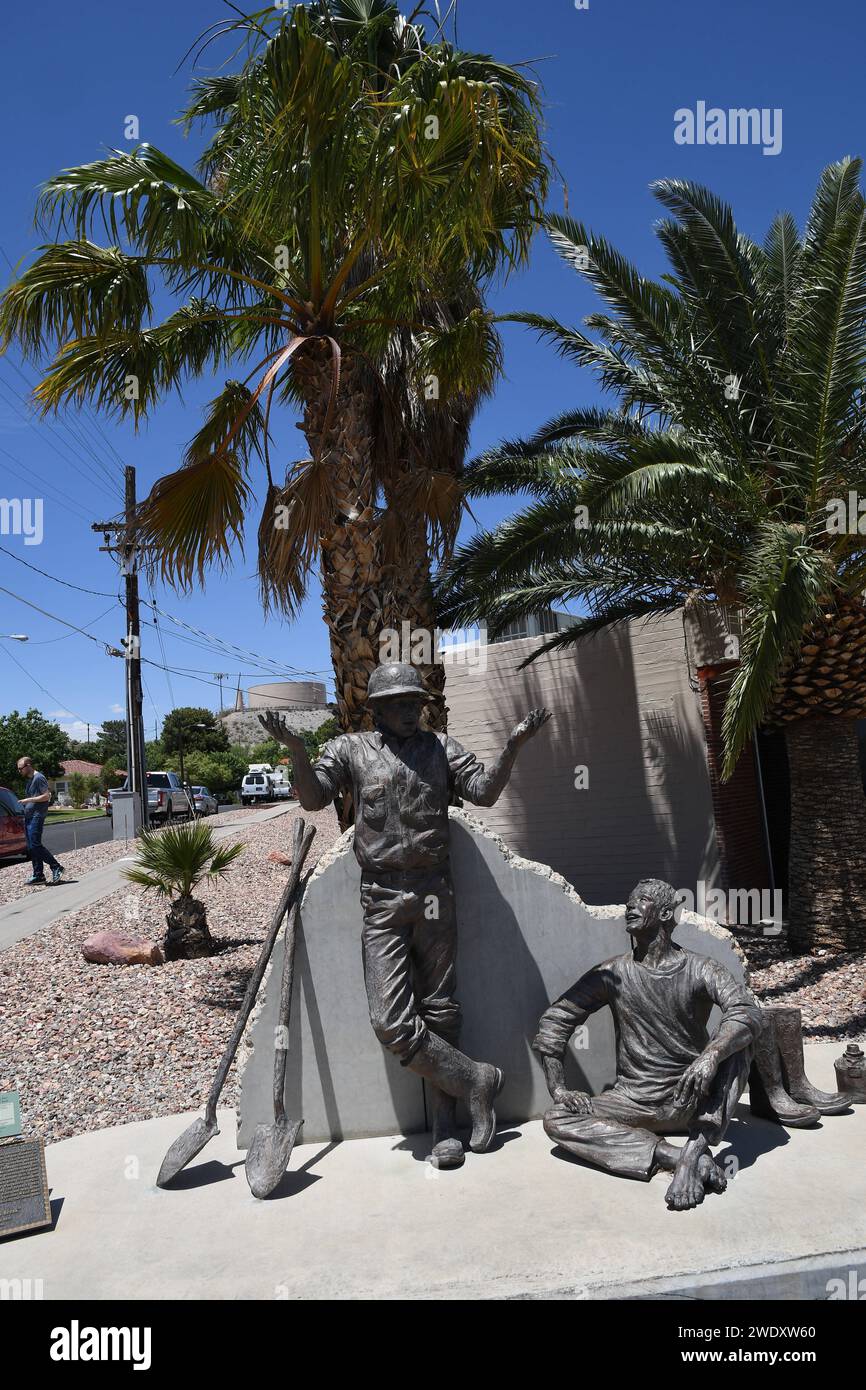 Boulder City/Nevada/USA/ 30 mai 2018-vie quotidienne dans les affaires de la ville de Boulder et vie touristique fondée en 1931 Boulder City a été créée pour le bâtiment des ouvriers du barrage, plus tard nommé barrage Hoover.situé à seulement 5 miles du barrage hoover, situé à seulement 5 miles du centre-ville histori. constructeur ville est la seule municiplity dans l'état du Nevada qui interdit de jouer dans son border.it a 208 miles carrés de terre et estla 10e plus grande ville de l'état Nevada, USA photo. Francis Dean / Deanpictures. Banque D'Images