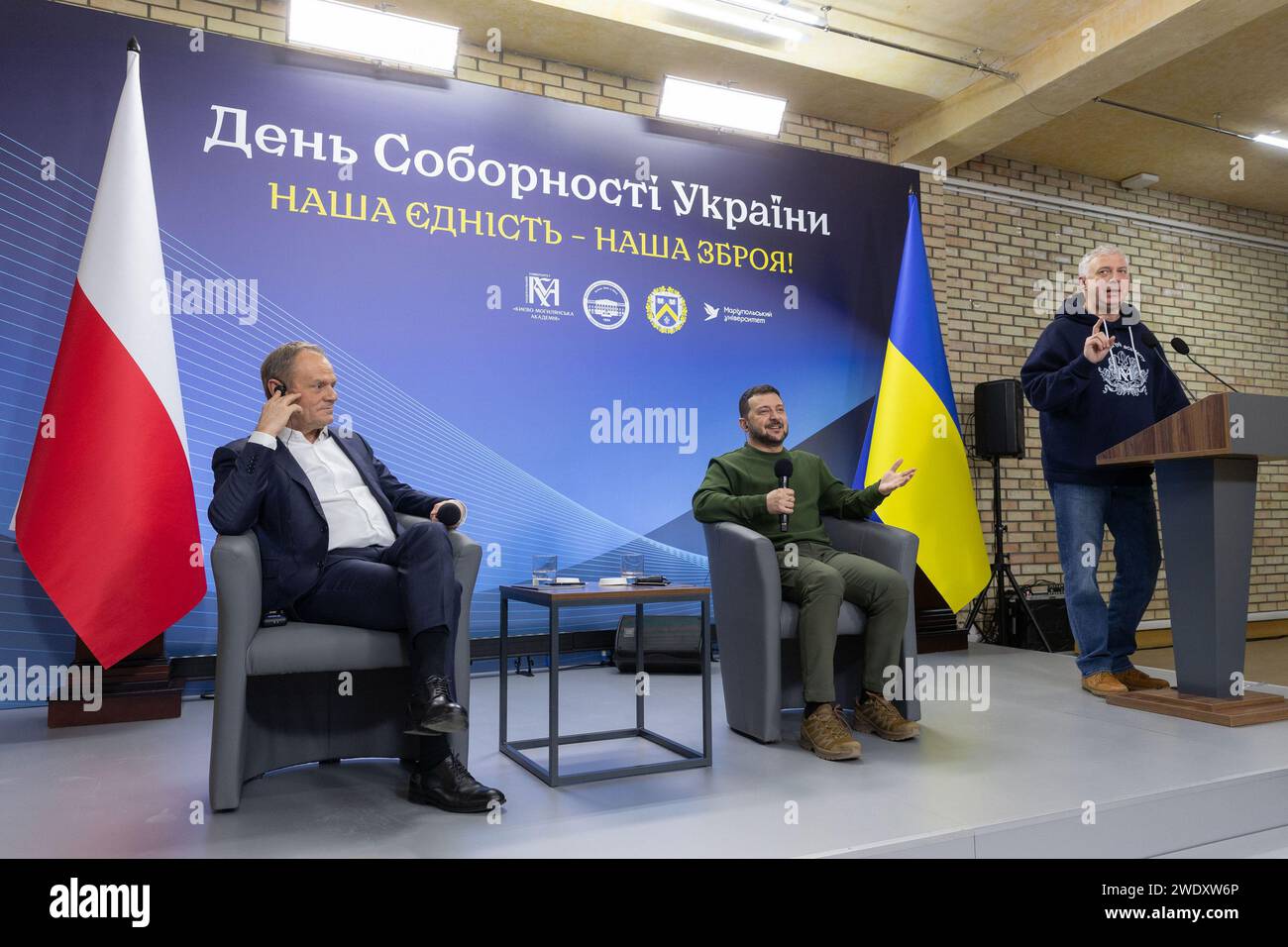 Kiev, Ukraine. 22 janvier 2024. Le président ukrainien Volodymyr Zelenskyy accueille le Premier ministre polonais Donald Tusk à Kiev, en Ukraine, le lundi 22 janvier 2024. Tusk s'est engagé à poursuivre le soutien de la Pologne à l'Ukraine, en annonçant un nouveau paquet d'aide militaire après être parvenu à un «accord» pour résoudre les différends entre les deux pays sur les expéditions de céréales et le camionnage. Photo via Ukrainian Presidential Press Office/UPI crédit : UPI/Alamy Live News Banque D'Images