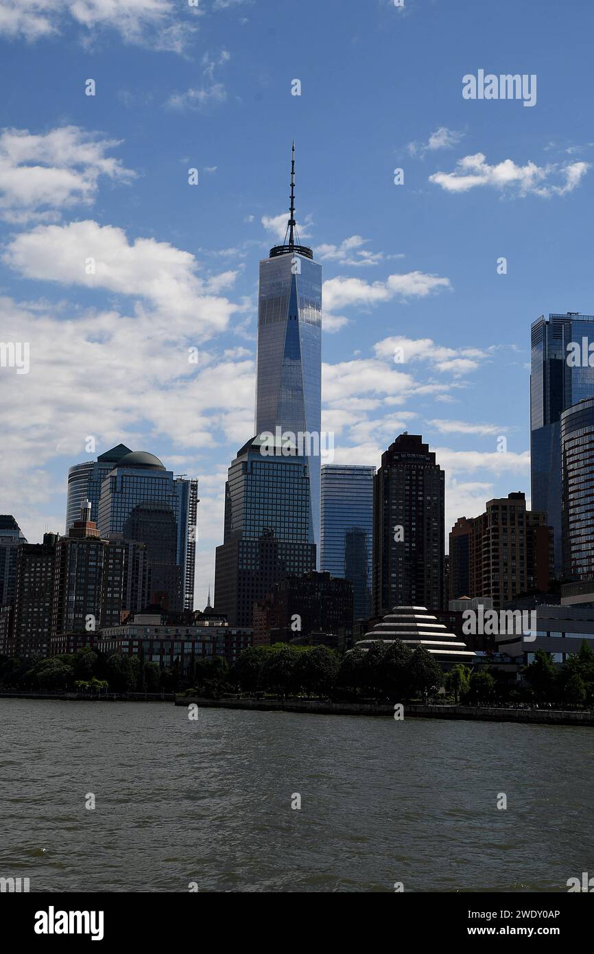 NEW YORK CITY /NEW YORK / USA 05.JUIN 2018  .Wolrd trade Center Tower and mahattan distt. Vue de la rivière hudson et manhatan Newfnancial quartier New yorl. Photo.Francis Joseph Dean / Deanpictures. Banque D'Images