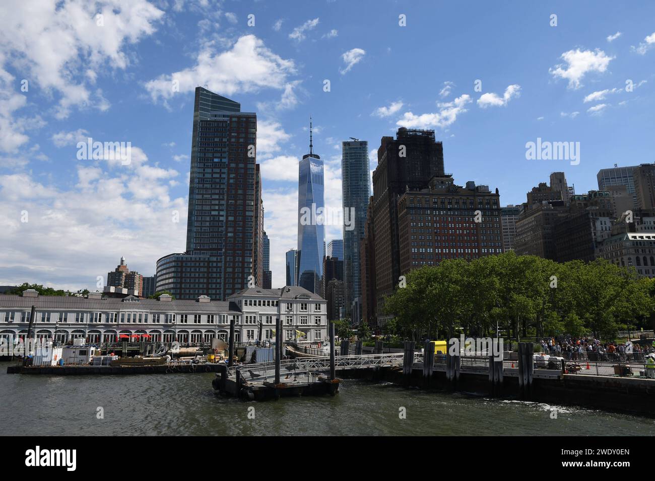 NEW YORK CITY /NEW YORK / USA 05.JUIN 2018  .Wolrd trade Center Tower and mahattan distt. Vue de la rivière hudson et manhatan Newfnancial quartier New yorl. Photo.Francis Joseph Dean / Deanpictures. Banque D'Images