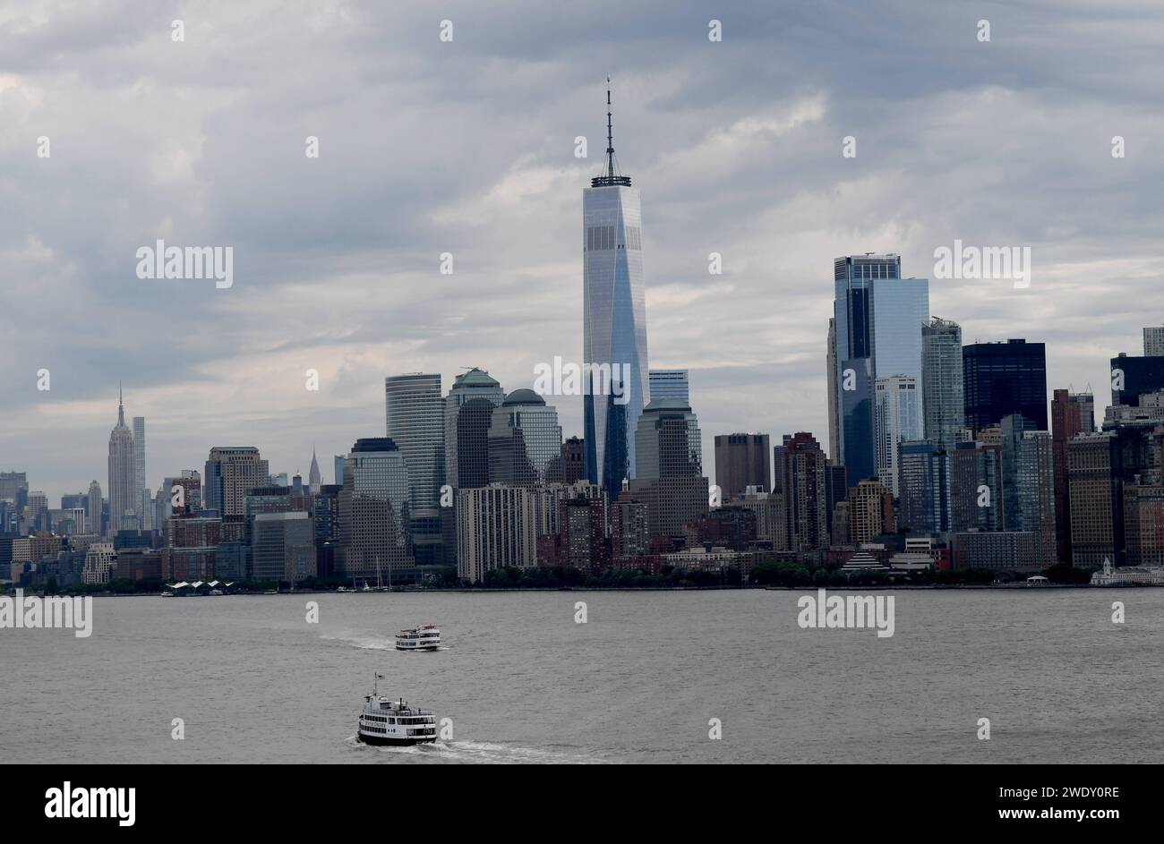 NEW YORK CITY /NEW YORK / USA 05.JUIN 2018  .Wolrd trade Center Tower and mahattan distt. Vue de la rivière hudson et manhatan Newfnancial quartier New yorl. Photo.Francis Joseph Dean / Deanpictures. Banque D'Images