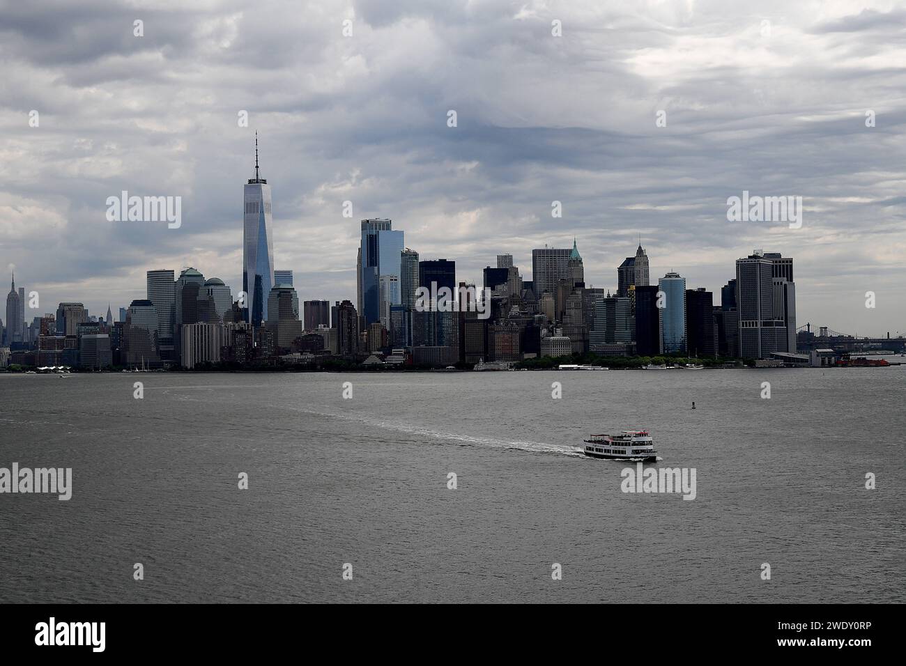 NEW YORK CITY /NEW YORK / USA 05.JUIN 2018  .Wolrd trade Center Tower and mahattan distt. Vue de la rivière hudson et manhatan Newfnancial quartier New yorl. Photo.Francis Joseph Dean / Deanpictures. Banque D'Images
