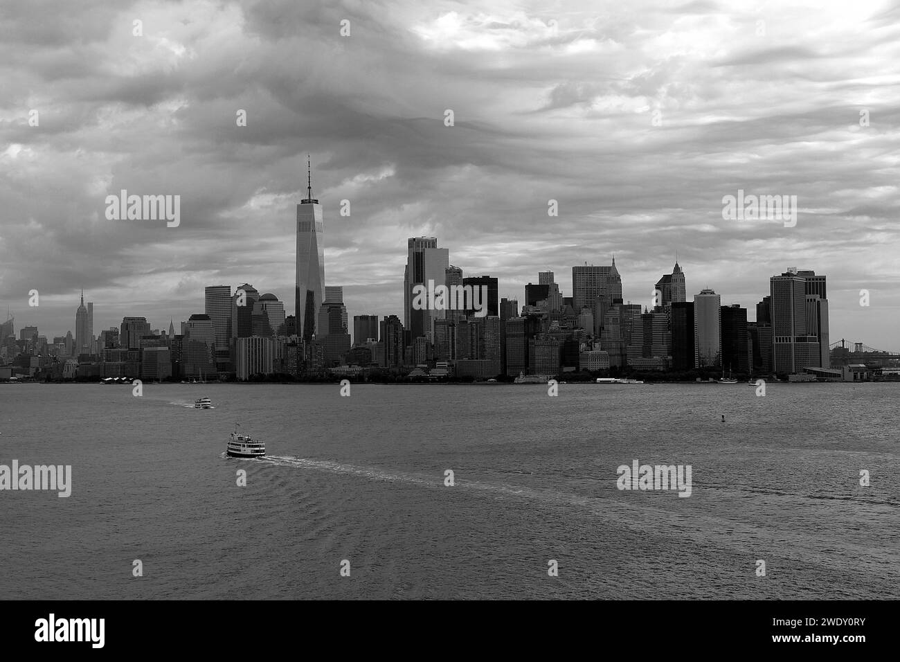 NEW YORK CITY /NEW YORK / USA 05.JUIN 2018  .Wolrd trade Center Tower and mahattan distt. Vue de la rivière hudson et manhatan Newfnancial quartier New yorl. Photo.Francis Joseph Dean / Deanpictures. Banque D'Images