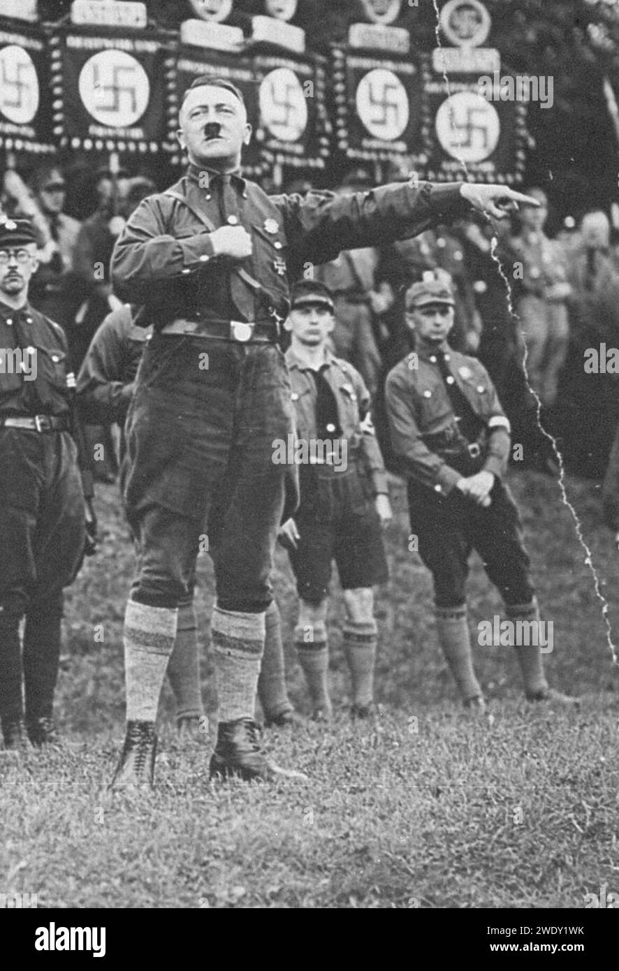 Discours d'Adolf Hitler au rassemblement de Nuremberg, 1927 (rogné). Banque D'Images