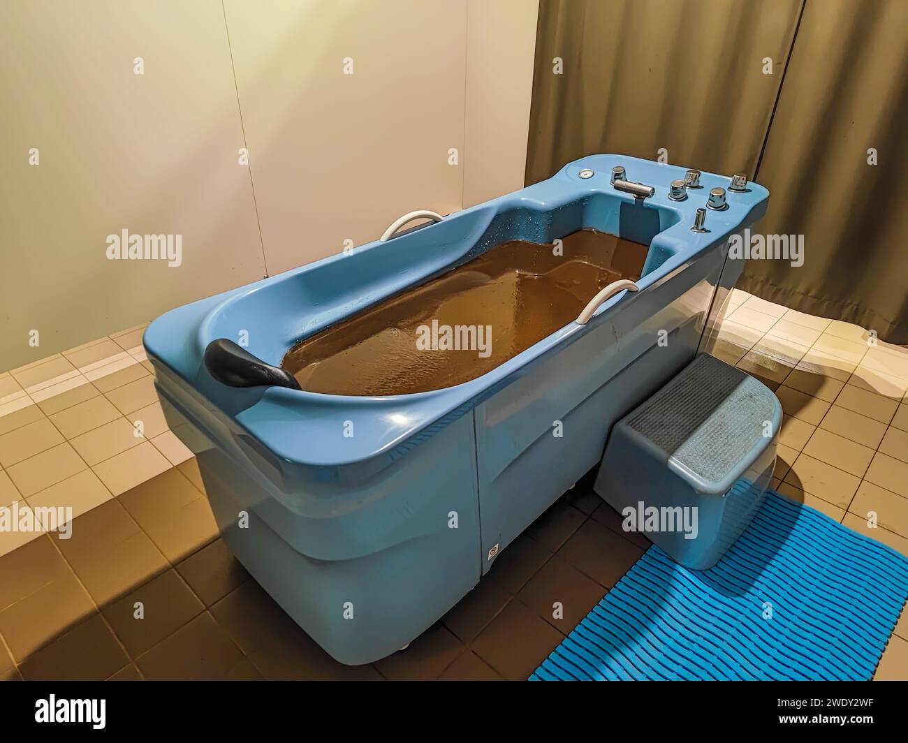 Bain de boue pour les centres DE SPA. Traitement de boue en Spas Banque D'Images