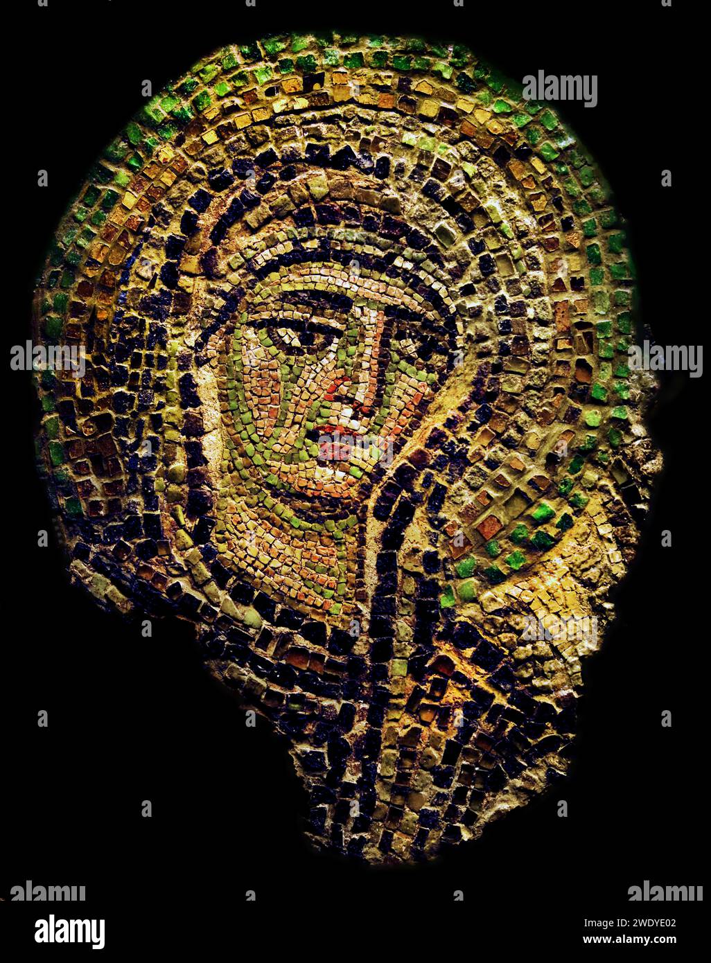 Partie d'une mosaïque avec la Vierge du monastère des Studios à Constantinople fin du 10e siècle Musée Benaki Athènes Grèce. Banque D'Images