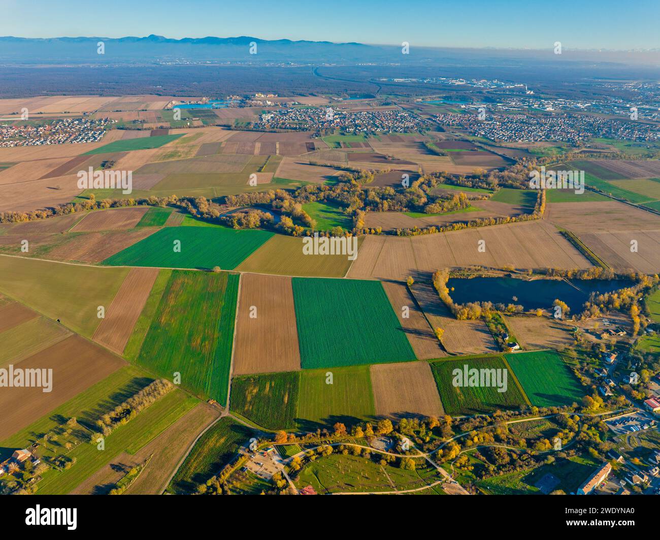Vue aérienne de la zone agricole Kingersheim, Mulhouse, Alsace, France. Banque D'Images
