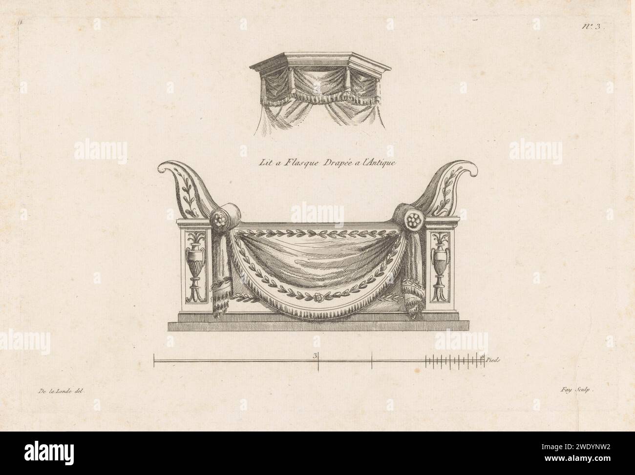 La carte et le couronnement, Jean Baptiste Fay, d'après Richard de Lalonde, 1784 - 1796 impriment une carte ornée de deux coussins en rouleau, de motifs de feuilles et de vases. En outre, un couronnement d'un ciel de lit. Lit de gravure de papier Paris. lit avec testeur Banque D'Images