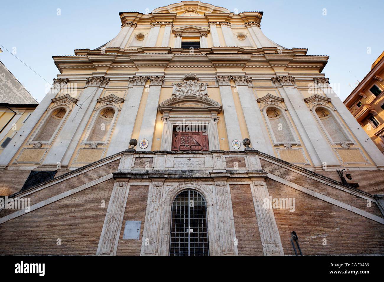 Façade majestueuse de Santa Maria delle Grazie alle Fornaci, Rome : un chef-d'œuvre de l'architecture baroque Banque D'Images