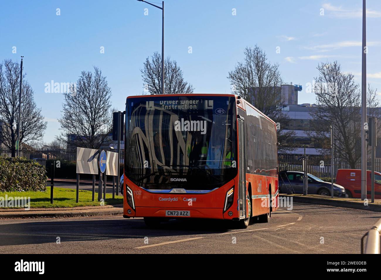 Cardiff bus Driver sur instruction, centre-ville de Cardiff. Prise en janvier 2024 Banque D'Images