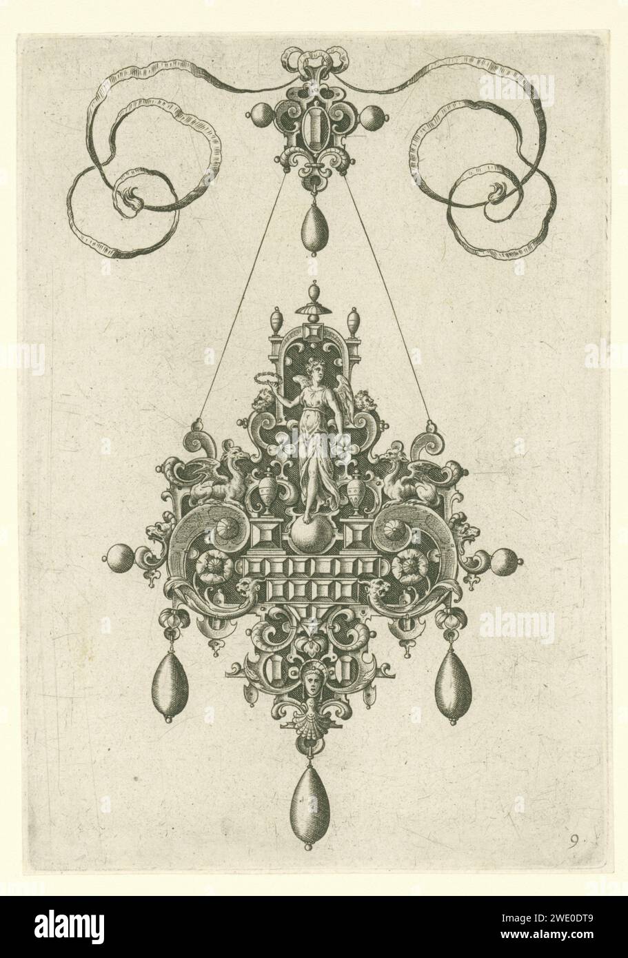 Pendentif avec Victoria, Laurierkrans à la main, Hans Collaert (I), 1581 tirage n ° 9 de la série de 10 magazines avec des motifs d'ornement pour les façades de pendentifs, Anvers 1581. W. 20 pays-Bas (peut-être) gravure sur papier victoire. Pendant, Trinket, 'Charm' Banque D'Images