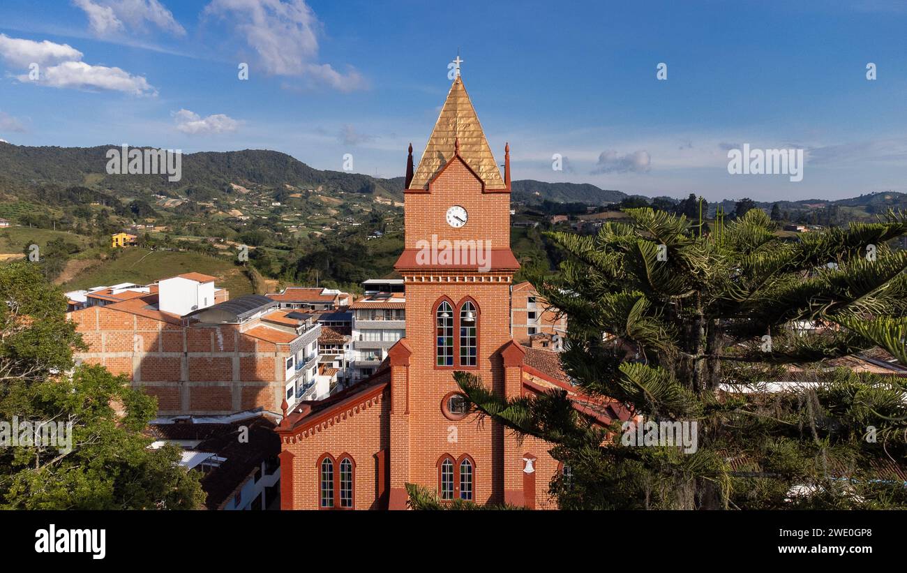El Santuario, Antioquia - Colombie. 20 janvier 2024. En l'an 1898, exactement le 28 octobre, St. Le jour de Jude, la première pierre pour le temple était bles Banque D'Images El Santuario, Antioquia - Colombie. 20 janvier 2024. En l'an 1898, exactement le 28 octobre, St. Le jour de Jude, la première pierre pour le temple était bles Banque D'Images