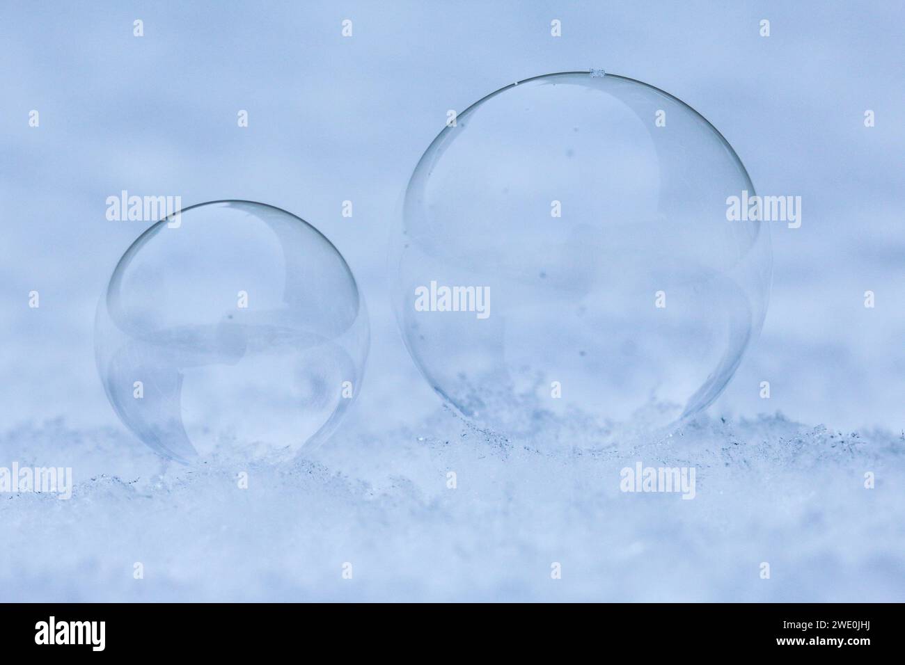 Les bulles dans la neige développent la plus petite cristallisation lorsqu'elles commencent à geler Banque D'Images