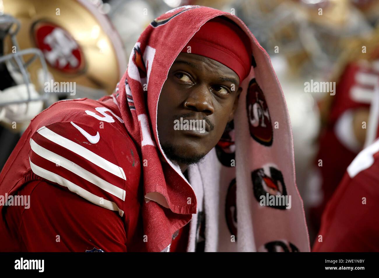 San Francisco 49ers linebacker Randy Gregory (5) sits on the sideline during an NFL divisional round playoff football game against the Green Bay Packers Saturday, Jan. 20, 2024, in Santa Clara. (AP Photo/Scot Tucker) Banque D'Images