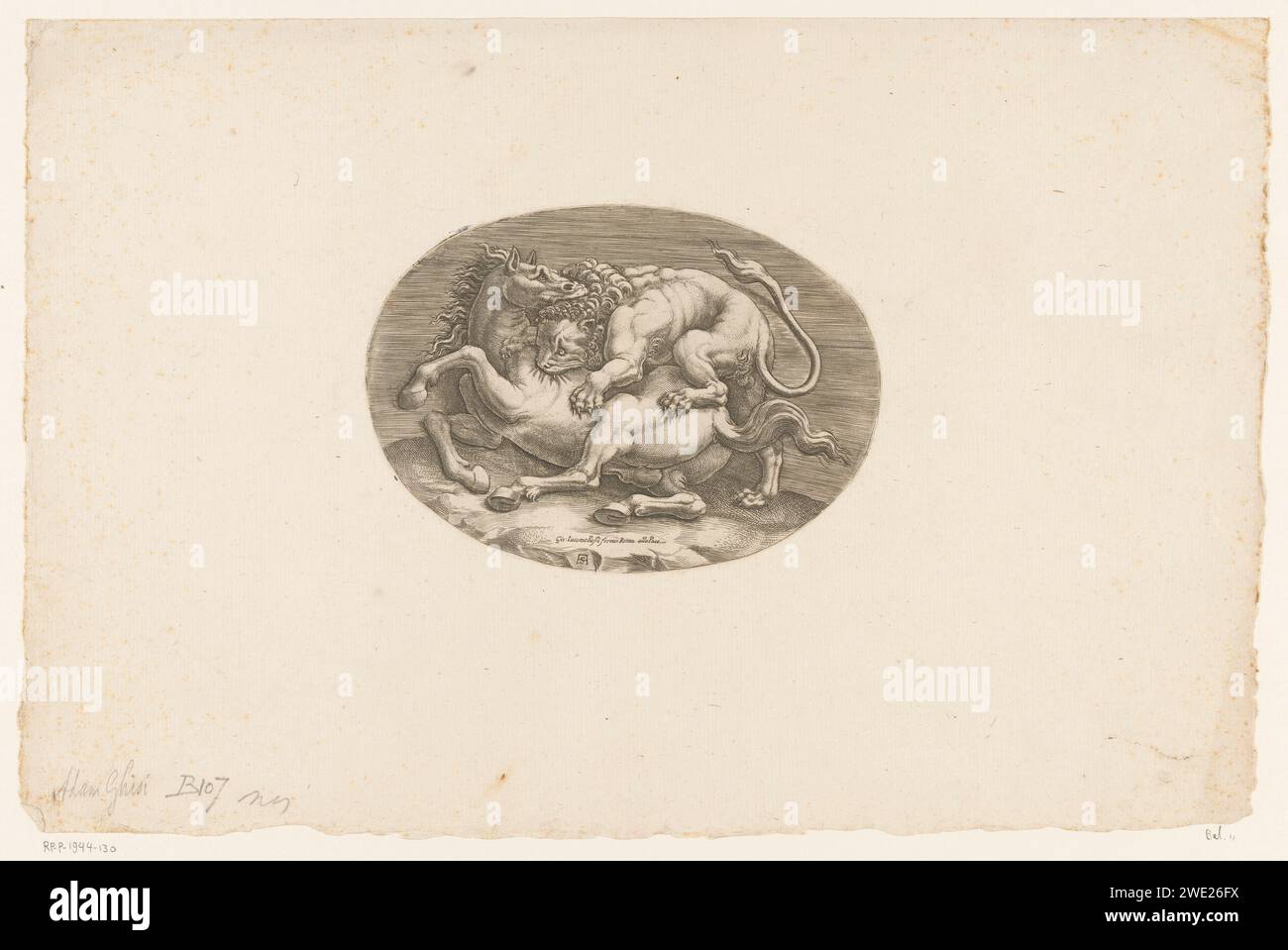 Cheval attaqué par un lion, Adamo Scultori, d'après Giulio Romano, d'après Anonymous, c. 1540 - c. 1585 imprimer Un lion et un cheval en combat. Le lion gravit le cheval lors d'une attaque. Il se mordit dans la peau du cheval, tandis que le cheval à son tour mordait la tête du lion. Imprimeur : Italiaaprès dessin par : Italiaaprès sculpture par : Rome gravure sur papier bêtes de proie, animaux prédateurs : lion. cheval. animaux (+ animaux de combat ; relations agressives) Banque D'Images