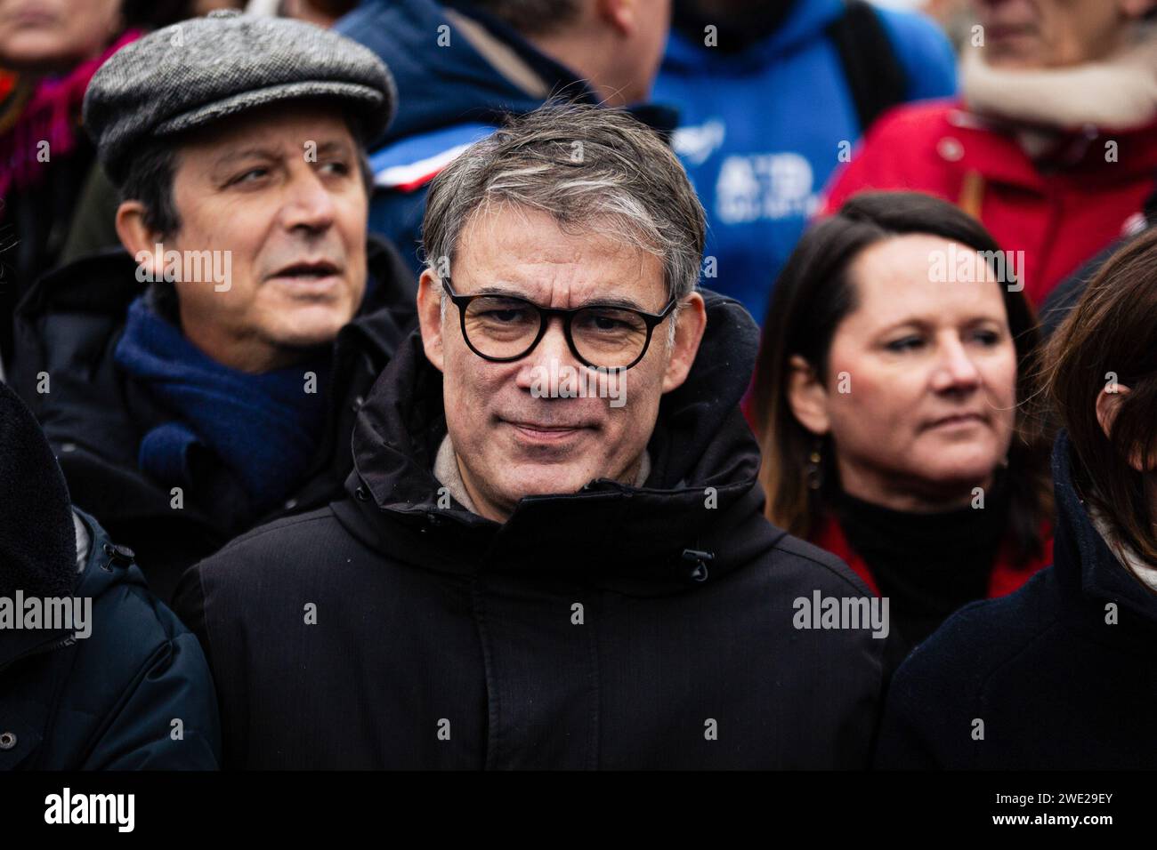 Paris, France. 21 janvier 2024. Olivier Faure, député français du PS ( Parti socialiste ) vu lors de la manifestation contre la nouvelle loi sur l'immigration. Plusieurs manifestations contre la nouvelle loi sur l'immigration ont eu lieu dans plusieurs villes françaises. Selon les organisateurs, 150 000 personnes se sont mobilisées à travers le pays, un nombre bien supérieur aux 75 000 déclarées par les autorités. A Paris, environ 25 000 manifestants ont protesté entre le Trocadéro et les Invalides. (Photo Telmo Pinto/SOPA Images/Sipa USA) crédit : SIPA USA/Alamy Live News Banque D'Images