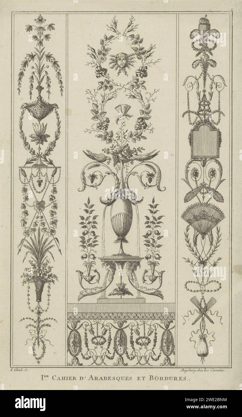 Arabesque met Fontein, Joseph Gleich, 1780 - 1830 imprimer trois pilastres avec des motifs arabesk avec des lances, une fontaine et un éventail entourés de motifs floraux et d'animaux. Ornement gravure papier Augsburg  arabesque Banque D'Images