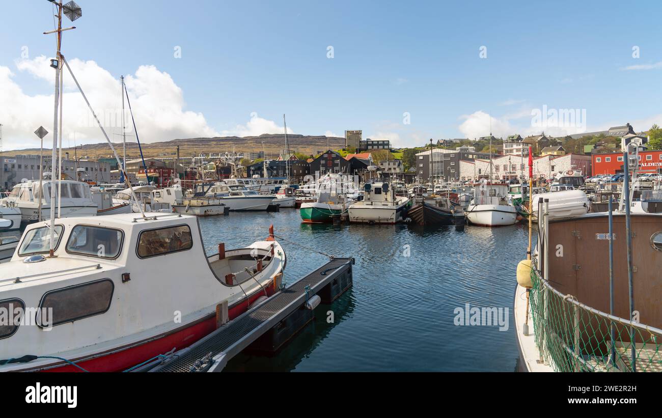 Torshavn, Îles Féroé - 29 mai 2019 : bateaux privés et de pêche dans le port de plaisance Torshavn des îles Féroé. Banque D'Images