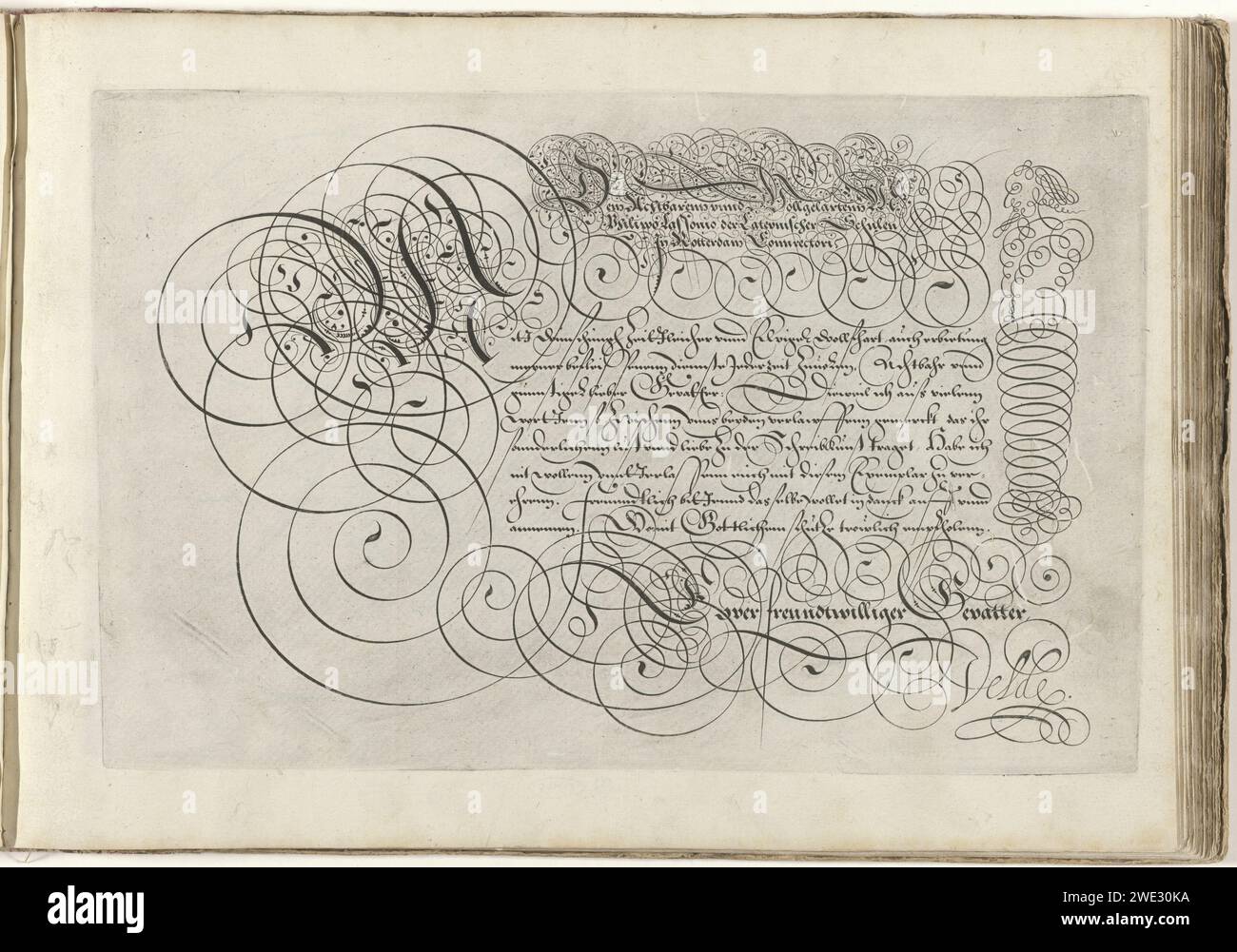 Ecrire exemple : Den Achtbarem Unnd Volgelartem (...), Simon Frisius, d'après Jan van de Velde (I), 1608 imprimer Ecrire exemple avec la salutation : Den Achtbarem UndD Volgelartem MR Philippo Lassonio der Lateynischer Schulen in Rotterdam Connrectori. En dessous de cela une initiale ornementée M (?) Et huit lignes de texte en allemand. Signé : Euuer Freundtwiller Getatter, Velde. Le texte est encadré par curl. Sur le côté droit, une colonne herme ou bordure en boucle. L'impression fait partie d'un album. Editeur : AmsterdamRotterdam papier gravure calligraphie Banque D'Images