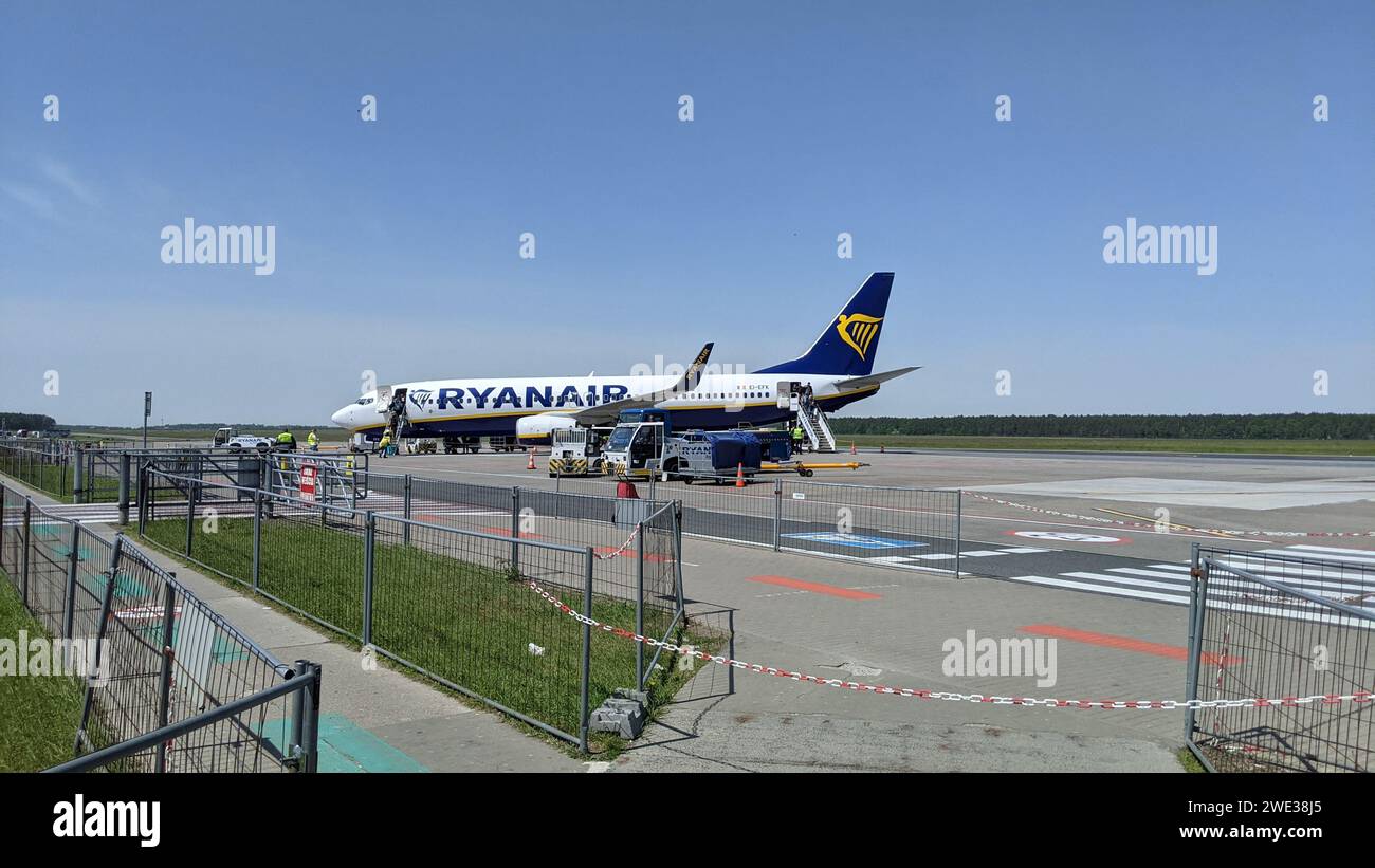 Avion Ryanair à l'aéroport de Varsovie Modlin Banque D'Images