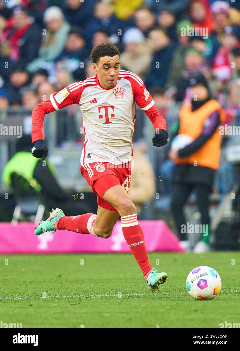 Jamal MUSIALA, FCB 42 dans le match FC BAYERN MUENCHEN - WERDER BREMEN 0-1 le 21 janvier 2024 à Munich, Allemagne. Saison 2023/2024, 1.Bundesliga, FCB, München, match 18, 18.Spieltag © Peter Schatz / Alamy Live News - LA RÉGLEMENTATION DFL INTERDIT TOUTE UTILISATION DE PHOTOGRAPHIES comme SÉQUENCES D'IMAGES et/ou QUASI-VIDÉO - Banque D'Images