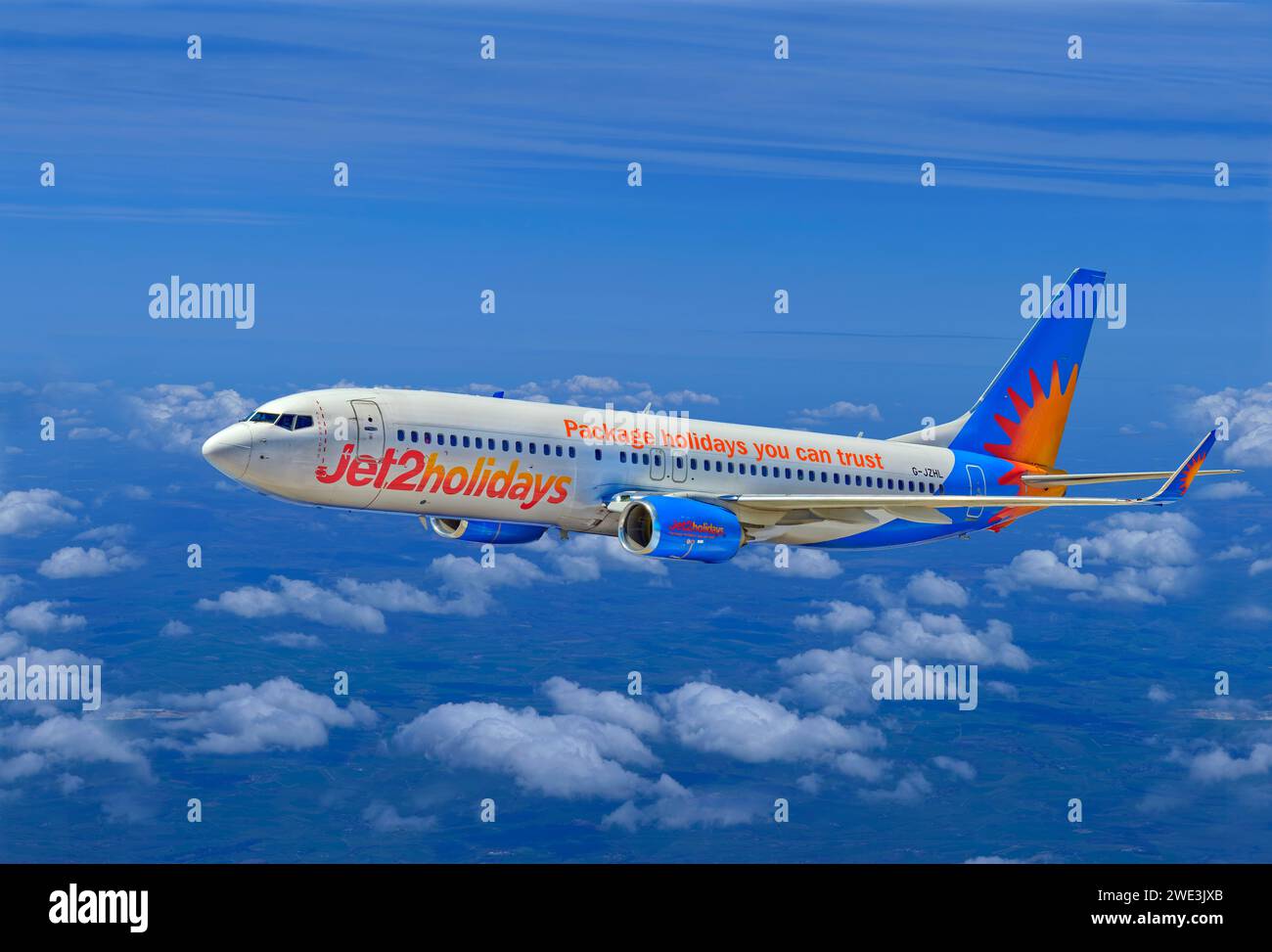 Jet2 Holidays Boeing 737 MAX 800 en vol ascendant. Banque D'Images