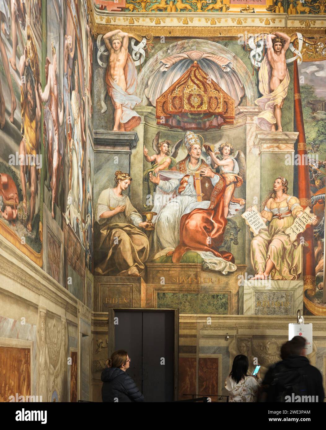 Pape Silvestre Ier ; peinture de Raphaël dans la salle Constantin, une des salles Raphaël, Musée du Vatican, Rome, Italie. Banque D'Images