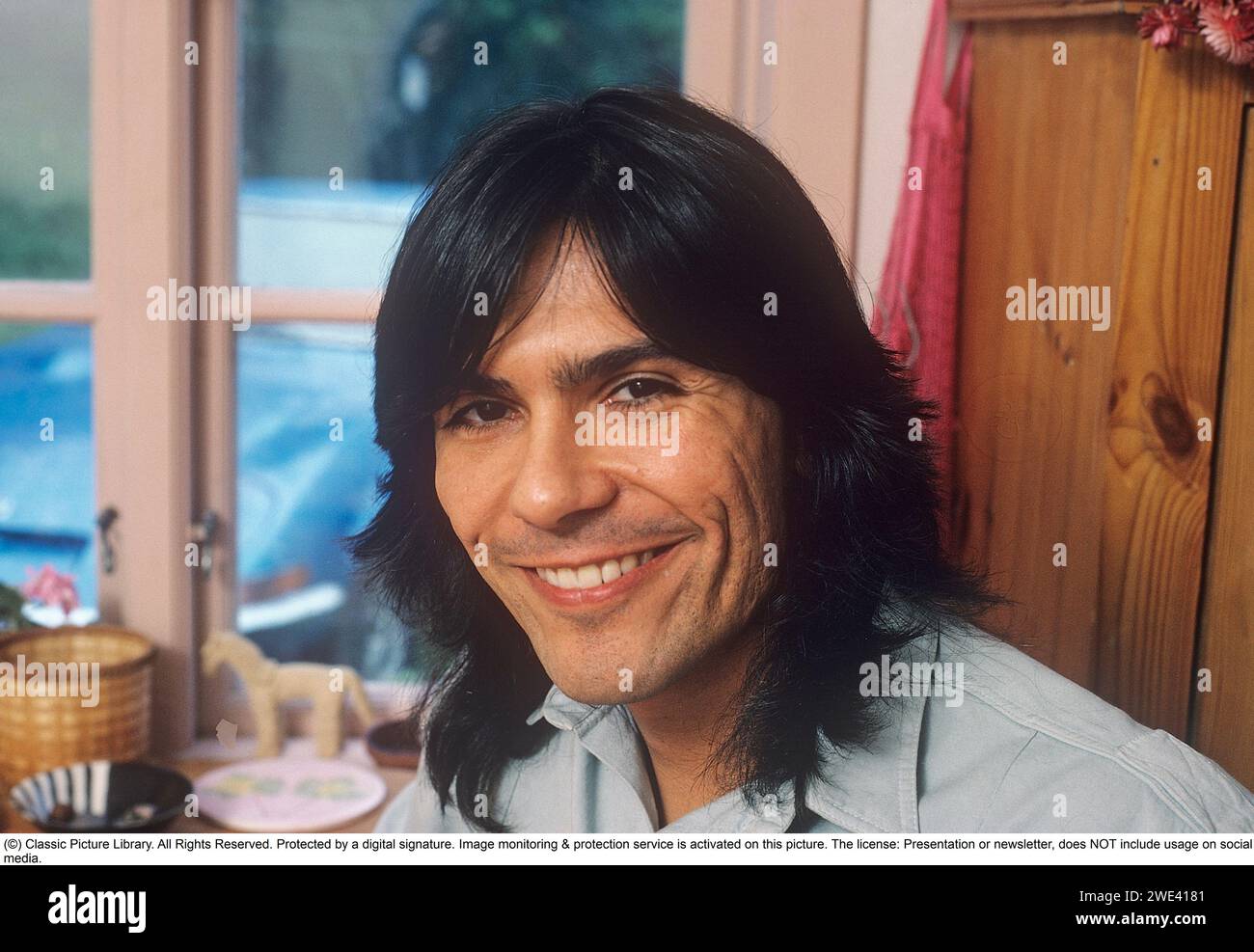 Duane Loken est un acteur et chanteur américain, surtout connu pour son rôle de Wolfpaw indien dans la série télévisée How the West was Won or the Macahans. Photographié lors d'une visite en Suède en juillet 1985. Banque D'Images