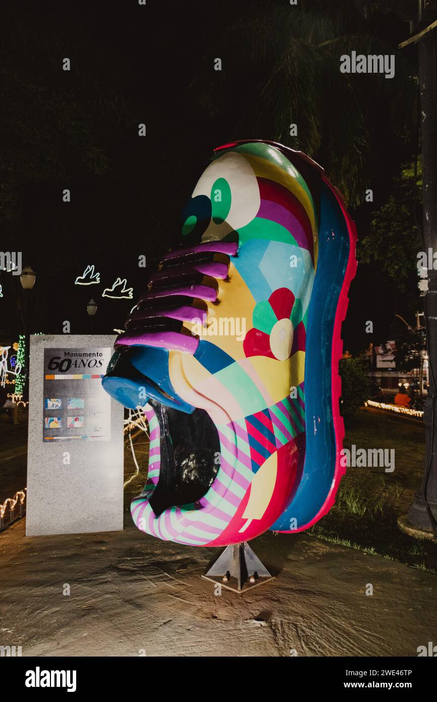 statue géante de tennis sur la place Banque D'Images