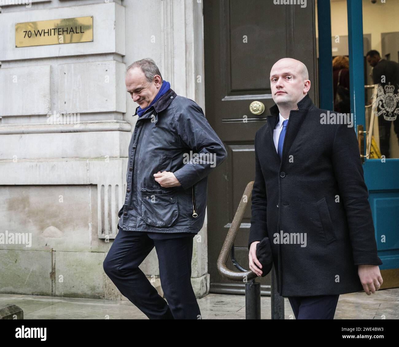 Londres, Royaume-Uni. 23 janvier 2024. Ed Davey (à gauche), chef des libéraux démocrates et député de Kingston et Surbiton et Stephen Flynn (à droite), chef du Parti national écossais (SNP) à la Chambre des communes, quittent le bureau du Cabinet après les réunions. Crédit : Imageplotter/Alamy Live News Banque D'Images