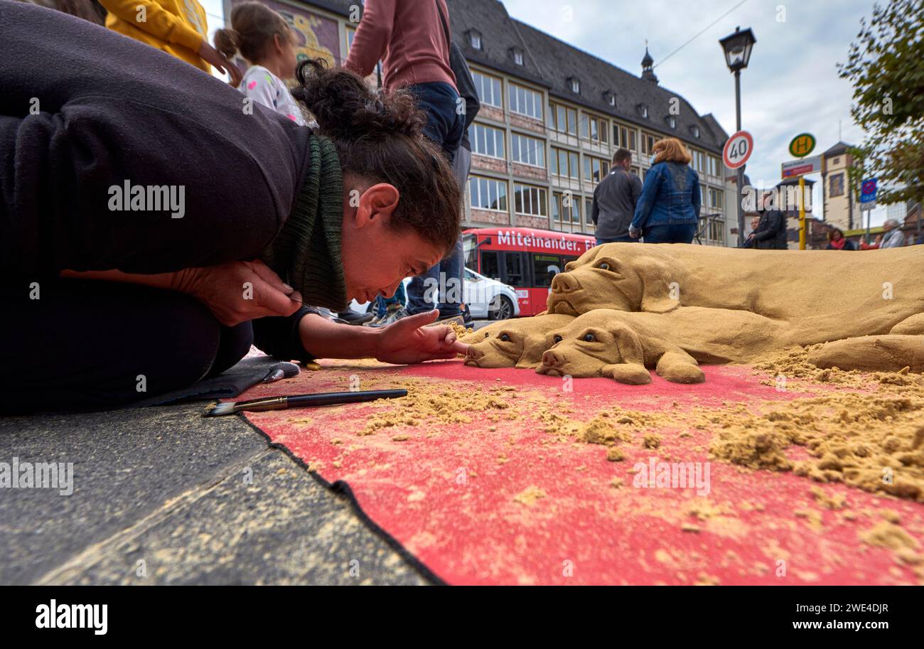 Figurines de sable faisant dans le centre de Francfort, Allemagne Banque D'Images