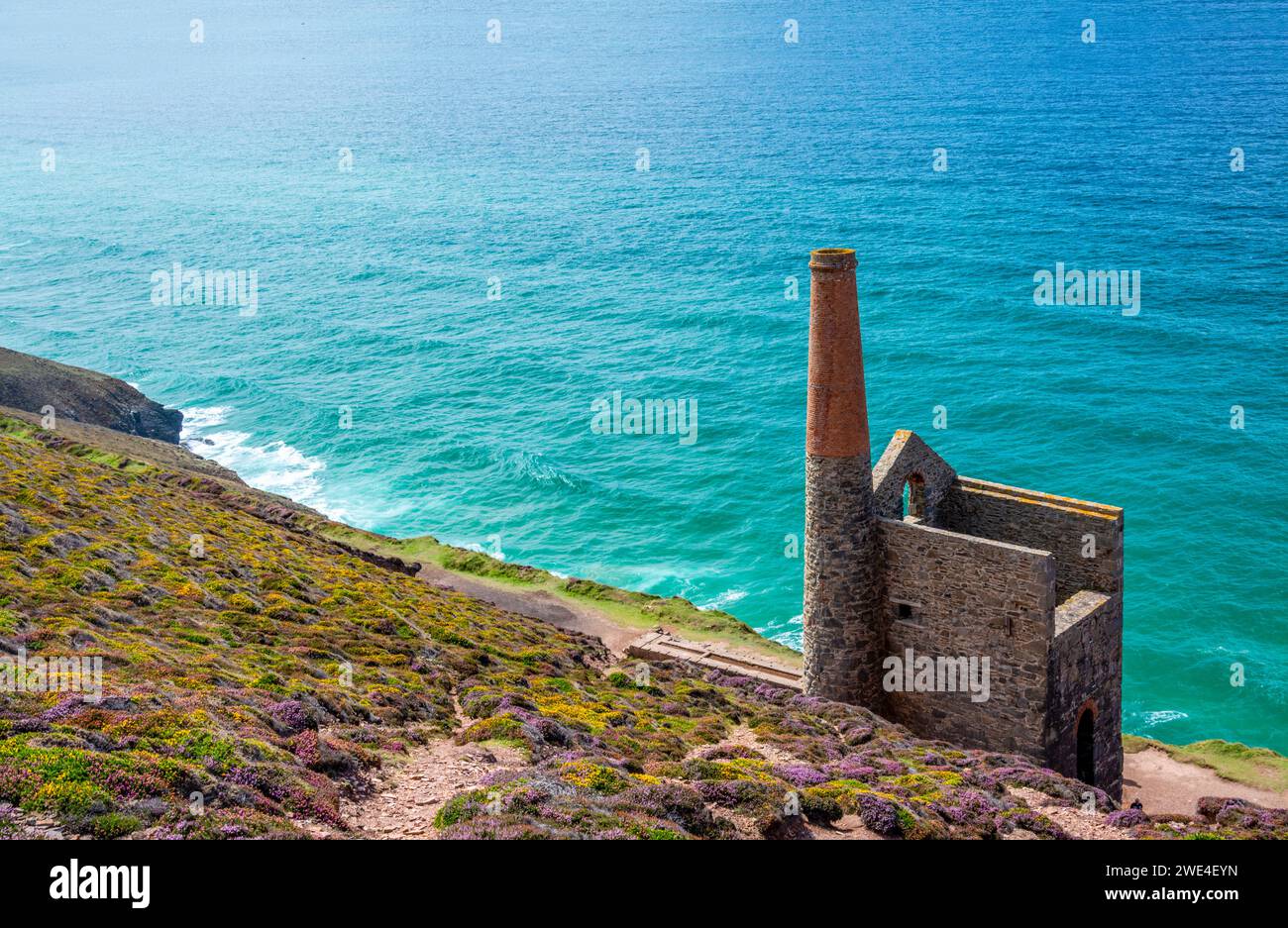 Une vieille mine d'étain sur la côte de Cornouailles Banque D'Images