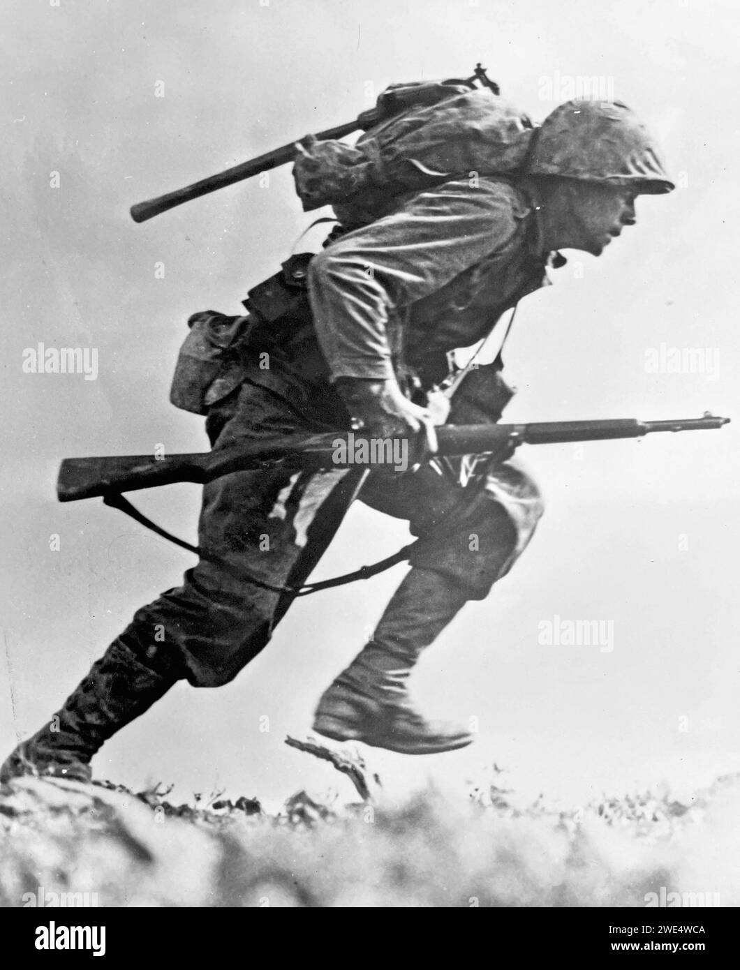 PAUL Ison (1916-12001) soldat de première classe du corps des Marines des États-Unis qui a effectué des actions héroïques lors de la bataille d'Okinawa en mai 1945 cette photo a été prise par le soldat Bob Bailey le 10 mai. Banque D'Images