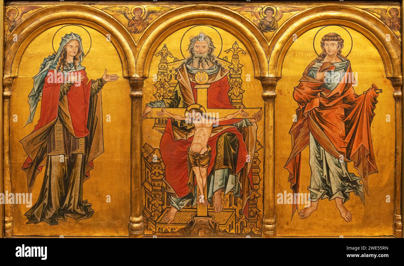 Retable avec le siège de Mercy 1260. retable du xiiie siècle. Centralement, Dieu avec Christ et le Saint-esprit. A gauche, Mary et à droite, John. Banque D'Images