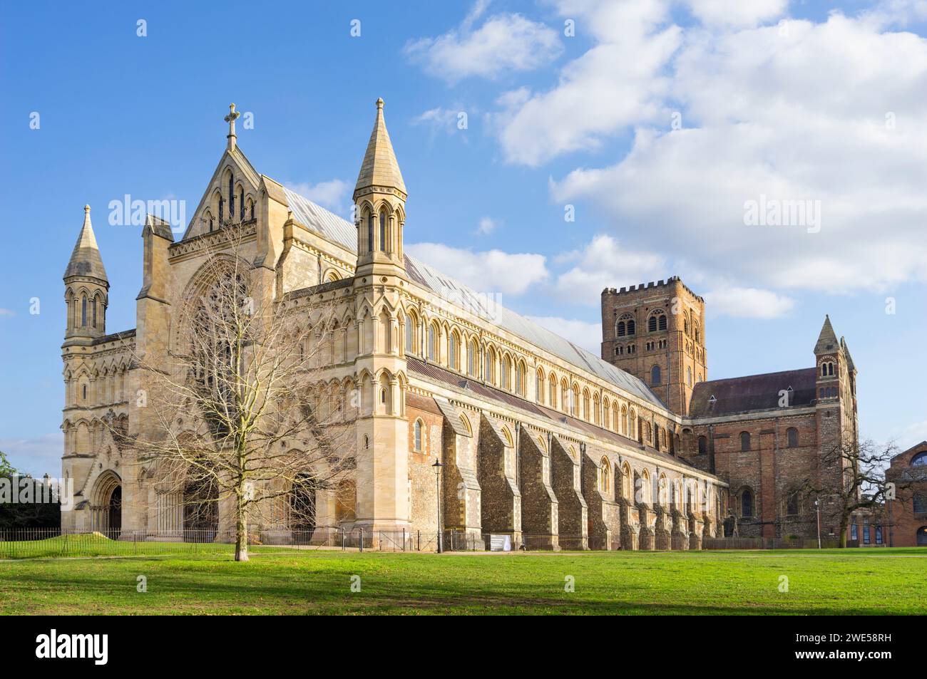 Cathédrale St Albans ou église abbatiale de St Alban, St Albans Hertfordshire Angleterre GB Europe Banque D'Images