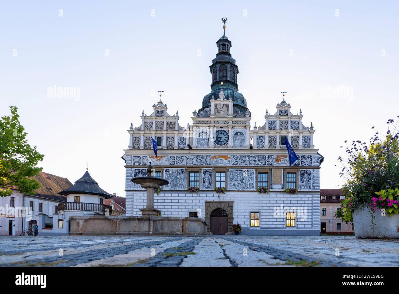 Masarykovo náměstí place du marché avec hôtel de ville Renaissance à Stříbro en Bohême occidentale en République tchèque Banque D'Images