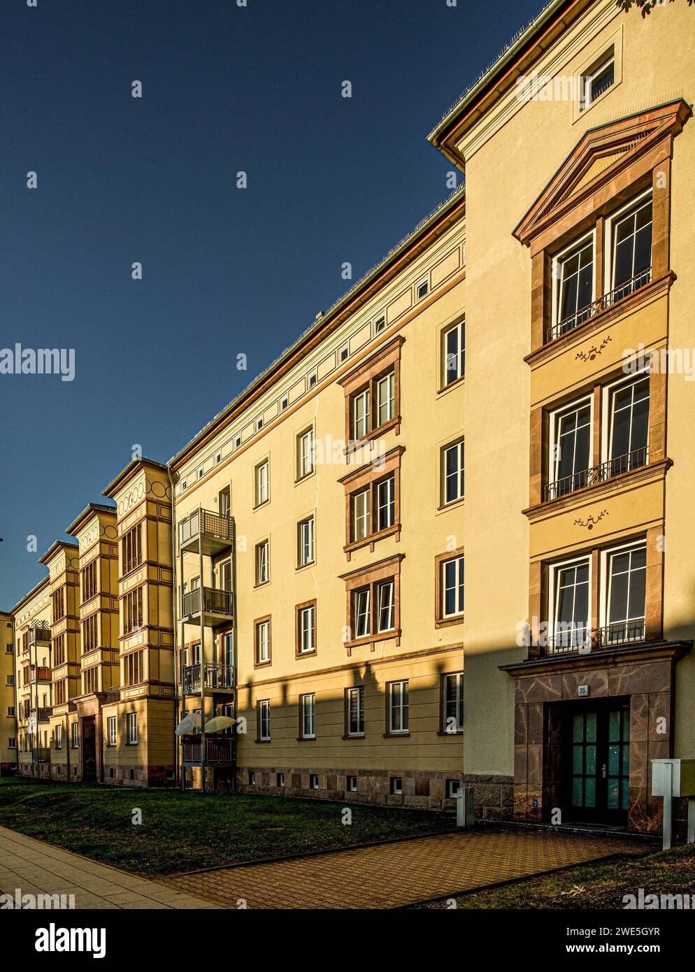 Architecture de la RDA à Chemnitz : rangée de bâtiments résidentiels sur Reitbahnstrasse, construits après la destruction de la Seconde Guerre mondiale dans les contre traditionnels Banque D'Images