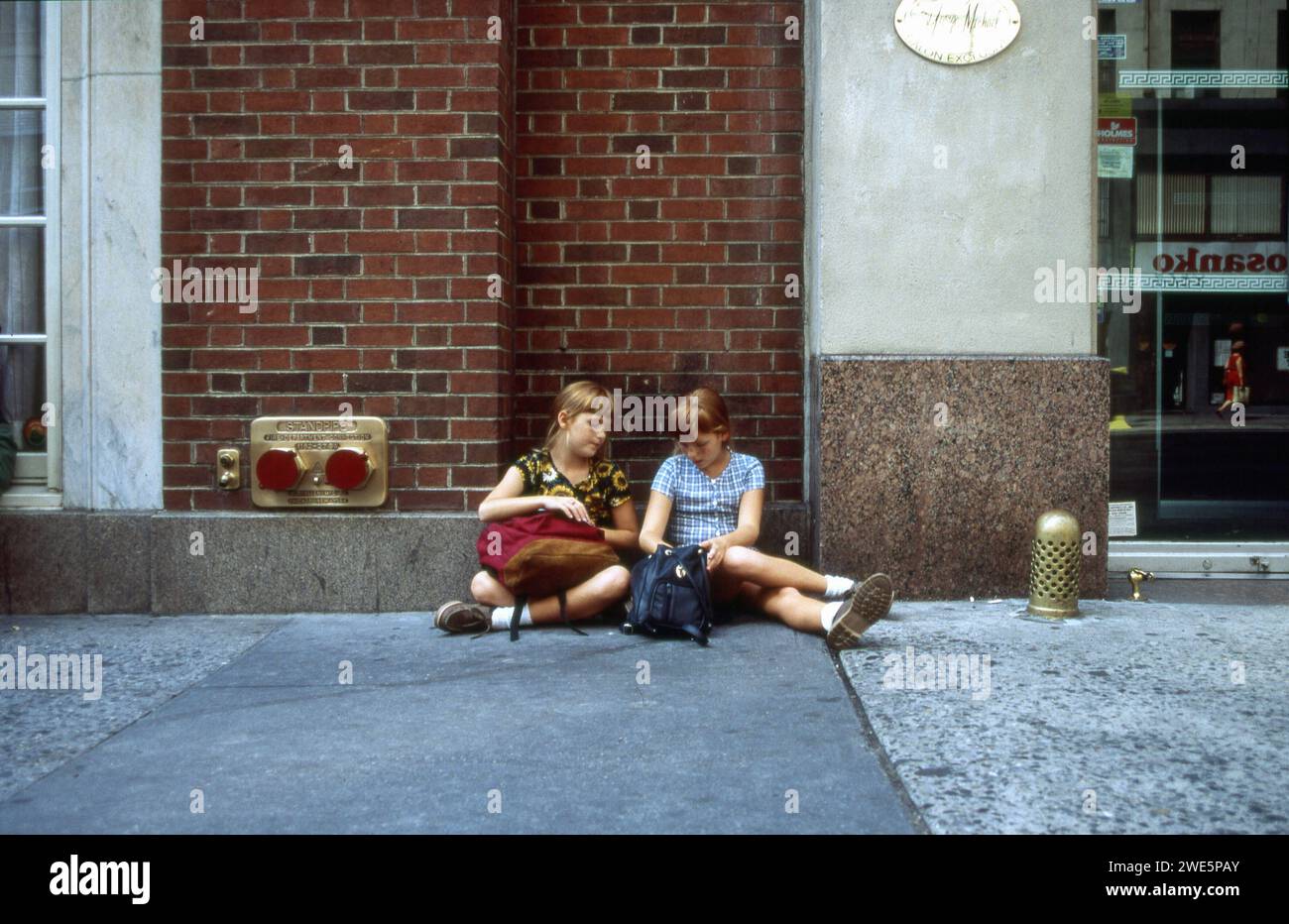 RECORD DATE NOT STATED Schülerinnen, New York City, Manhattan, Juli 1995 *** Schoolgirls, New York City, Manhattan, juillet 1995 Banque D'Images