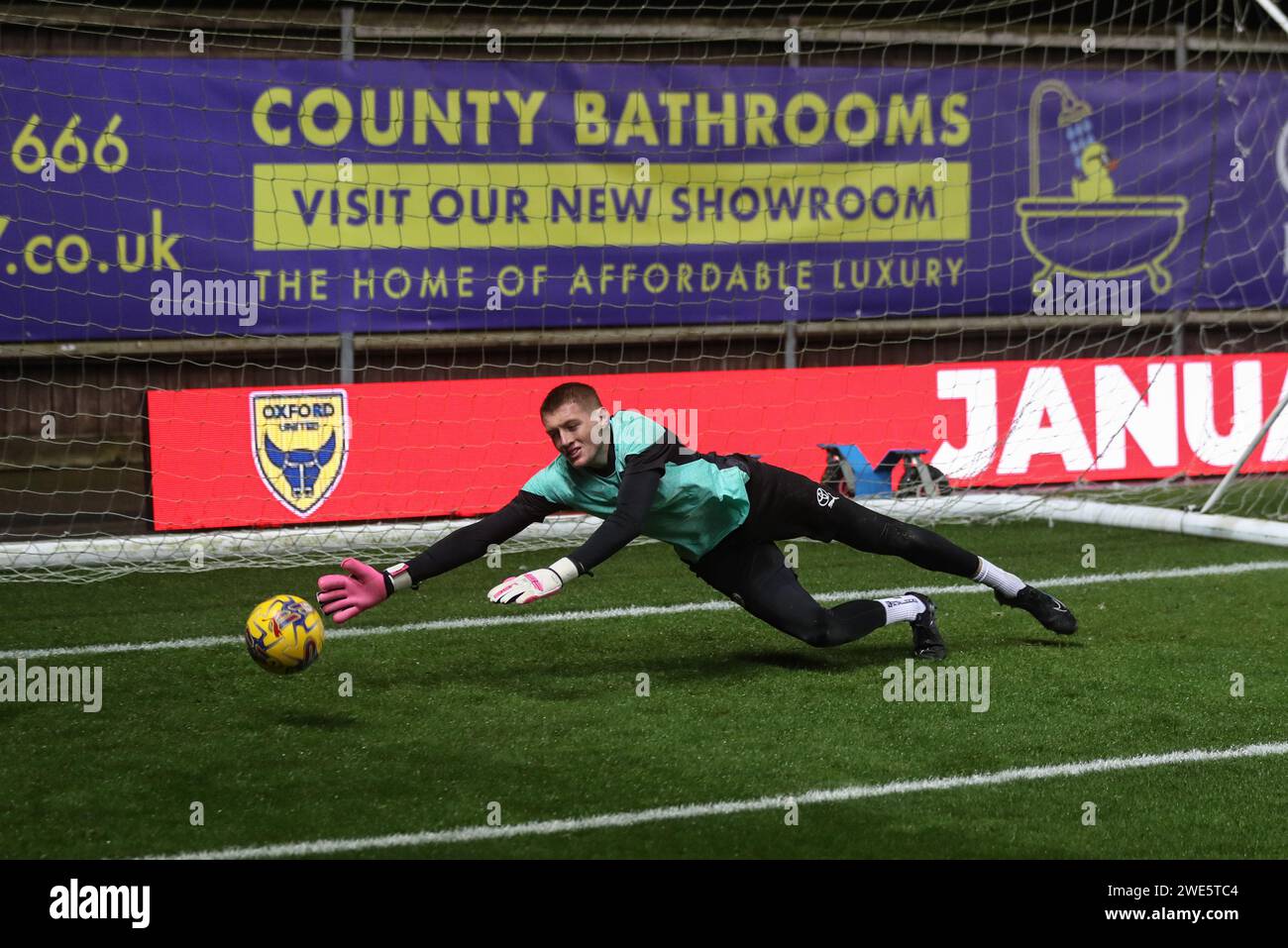 Rogan Ravenhill de Barnsley dans la séance d'échauffement d'avant-match lors du match Sky Bet League 1 Oxford United vs Barnsley au Kassam Stadium, Oxford, Royaume-Uni, le 23 janvier 2024 (photo de Alfie Cosgrove/News Images) Banque D'Images