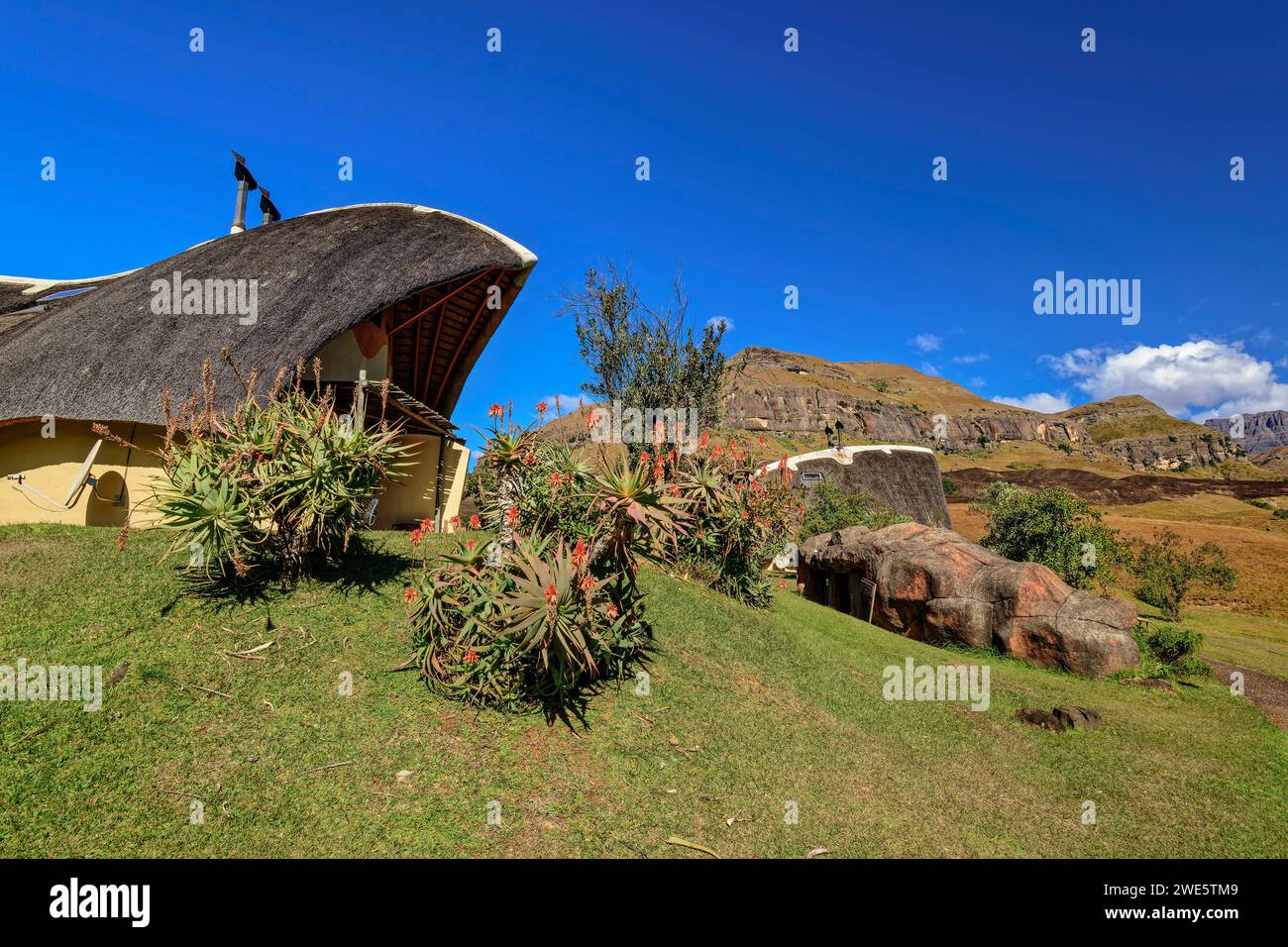 Loges de chaume, Didima, Cathedral Peak, Drakensberg, Kwa Zulu Natal, site du patrimoine mondial de l'UNESCO Maloti-Drakensberg, Afrique du Sud Banque D'Images