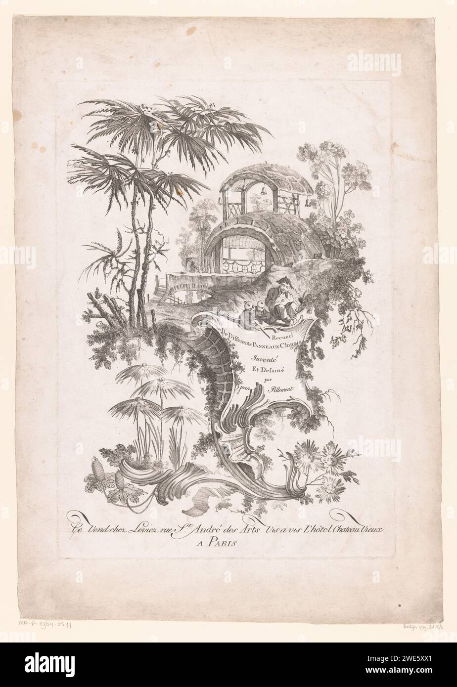 Trois personnages assis devant un bâtiment aux toits semi-circulaires, Anonyme, d'après Jean Baptiste pillement, 1755 - 1775 impression trois hommes chinois sont dans un paysage devant un bâtiment aux toits semi-circulaires. Parmi eux un cartouche carré avec le titre de la série. Figurine assise en papier gravé à Paris. Vue sur la ville, et paysage avec des constructions artificielles - II - paysages idéaux Banque D'Images