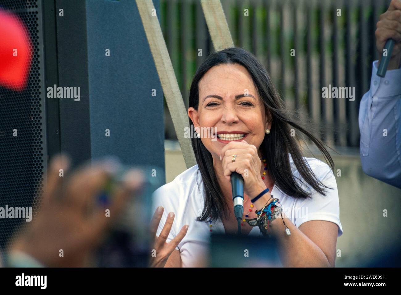 La candidate Maria Corina Machado, chef de l'opposition vénézuélienne, à la Plaza Belgica à Altamira, à Caracas, le 23 janvier 2024. Banque D'Images