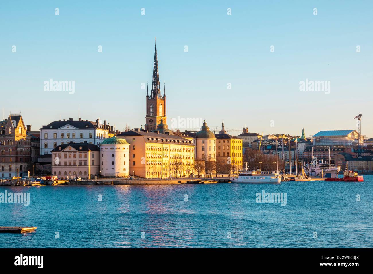 Suède, Stockholm, île de Riddarholmen avec tour de l'église Riddarholmen en arrière-plan Banque D'Images