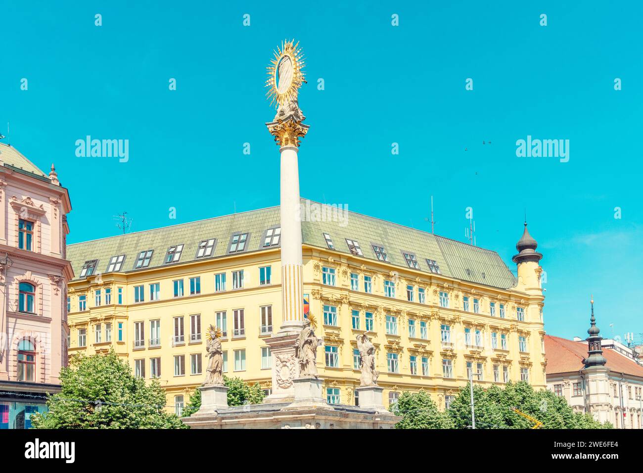 République tchèque, Moravie du Sud, Brno, colonne de peste sur la place de la liberté en été Banque D'Images