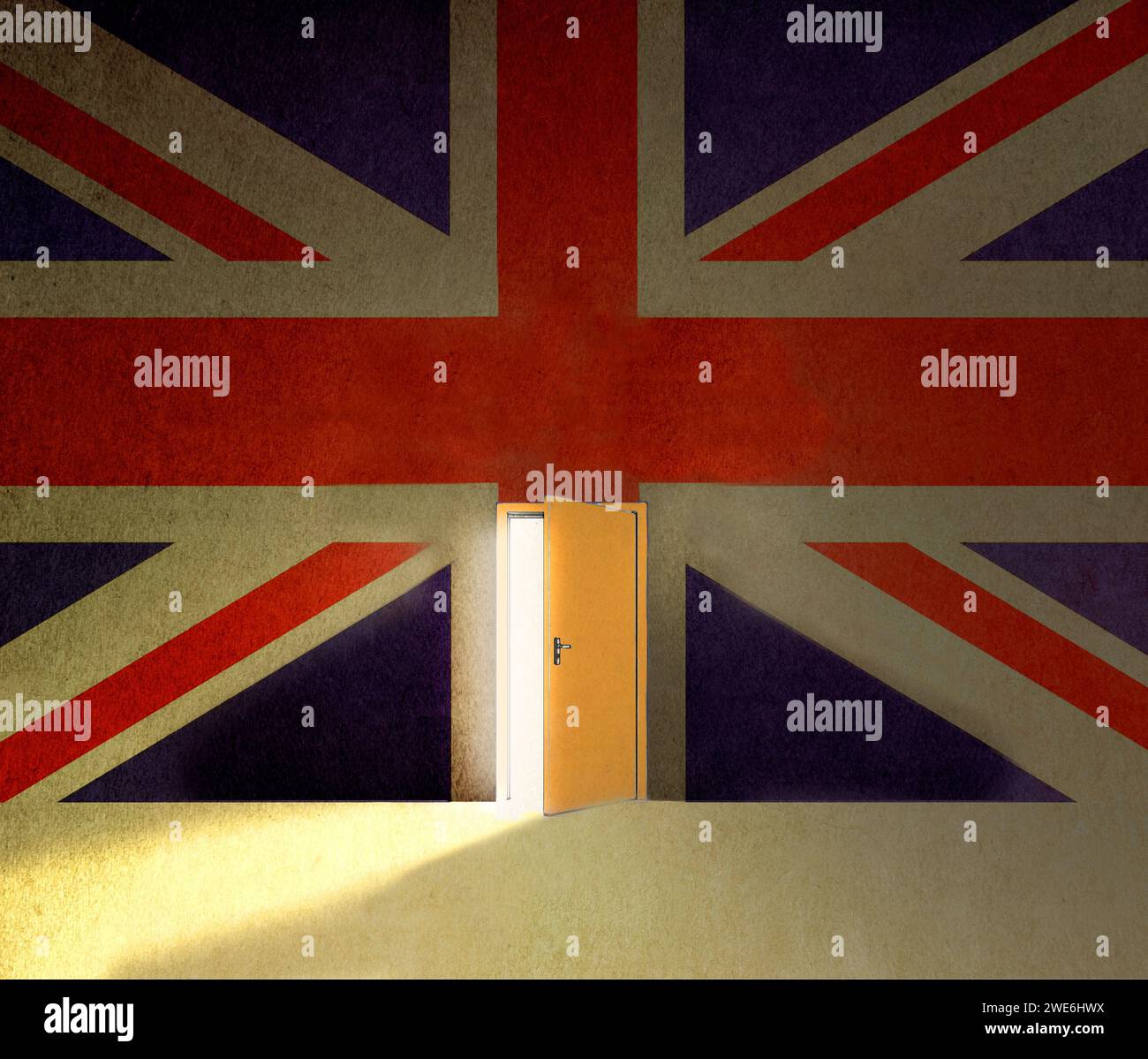 Drapeau britannique avec lumière d'opportunité derrière la porte entrouverte pour immigrer au Royaume-Uni Banque D'Images
