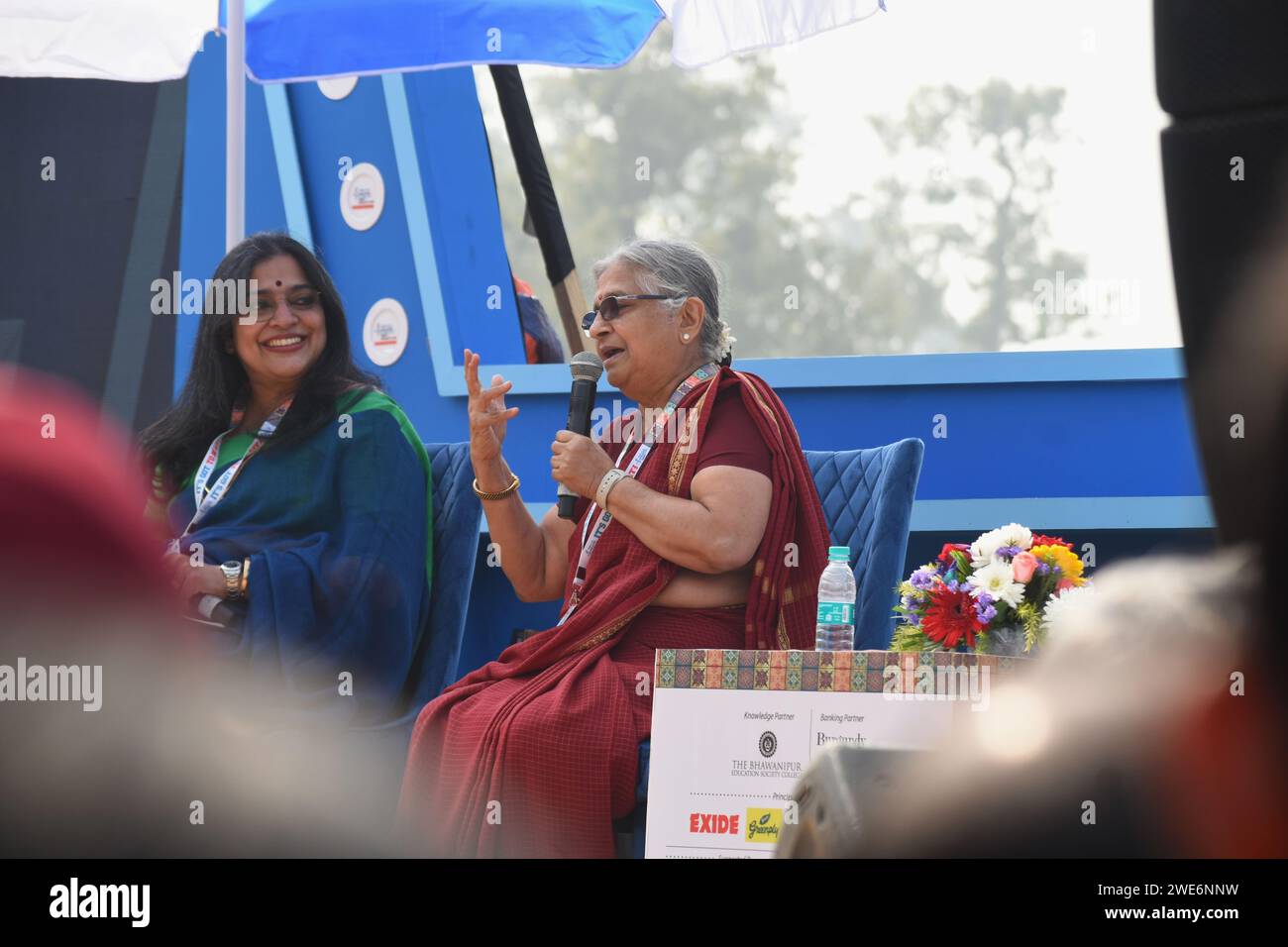 Kolkata, Inde. 23 janvier 2024. Écrivain éminent et lauréat Padma Bhushan 2023 Sudha Murthy prend la parole à la rencontre littéraire Tata Steel Kolkata 2024 au Victoria Memorial Hall. (Photo de Sayantan Chakraborty/Pacific Press) crédit : Pacific Press Media production Corp./Alamy Live News Banque D'Images