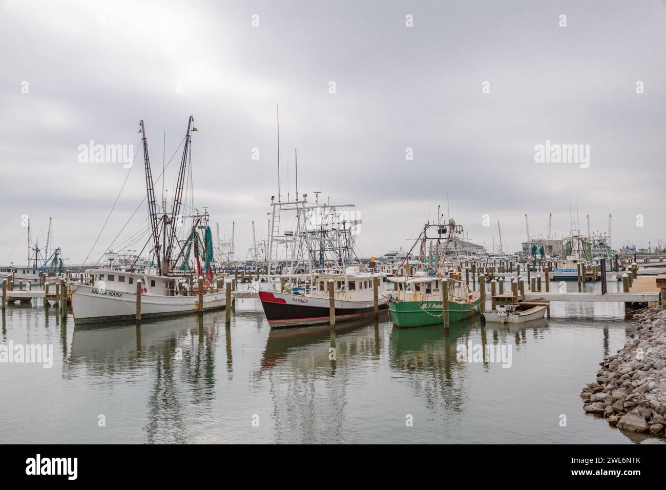 Bateaux de pêche et crevette Commerial amarrés dans le port de Pass Christian, Mississippi Banque D'Images