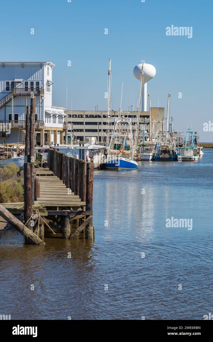 Bateaux crevettiers au quai de Gulfport Harbor, Gulfport, Mississippi Banque D'Images