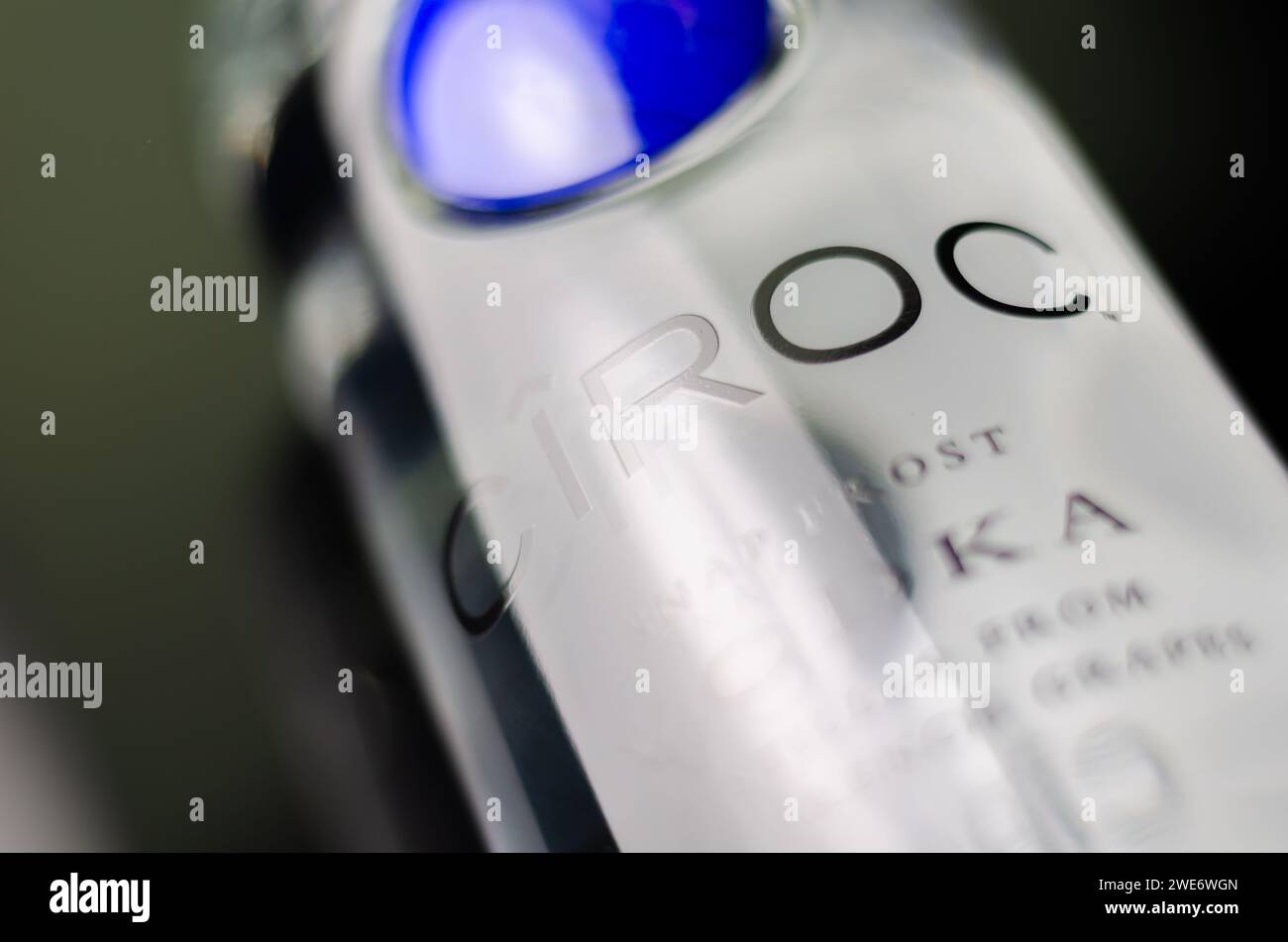 LONDRES, Royaume-Uni - 16 JANVIER 2024 French Ciroc Vodka, une vodka haut de gamme moderne, inspirée par plus d'un siècle de savoir-faire et d'artisanat vinicoles Banque D'Images